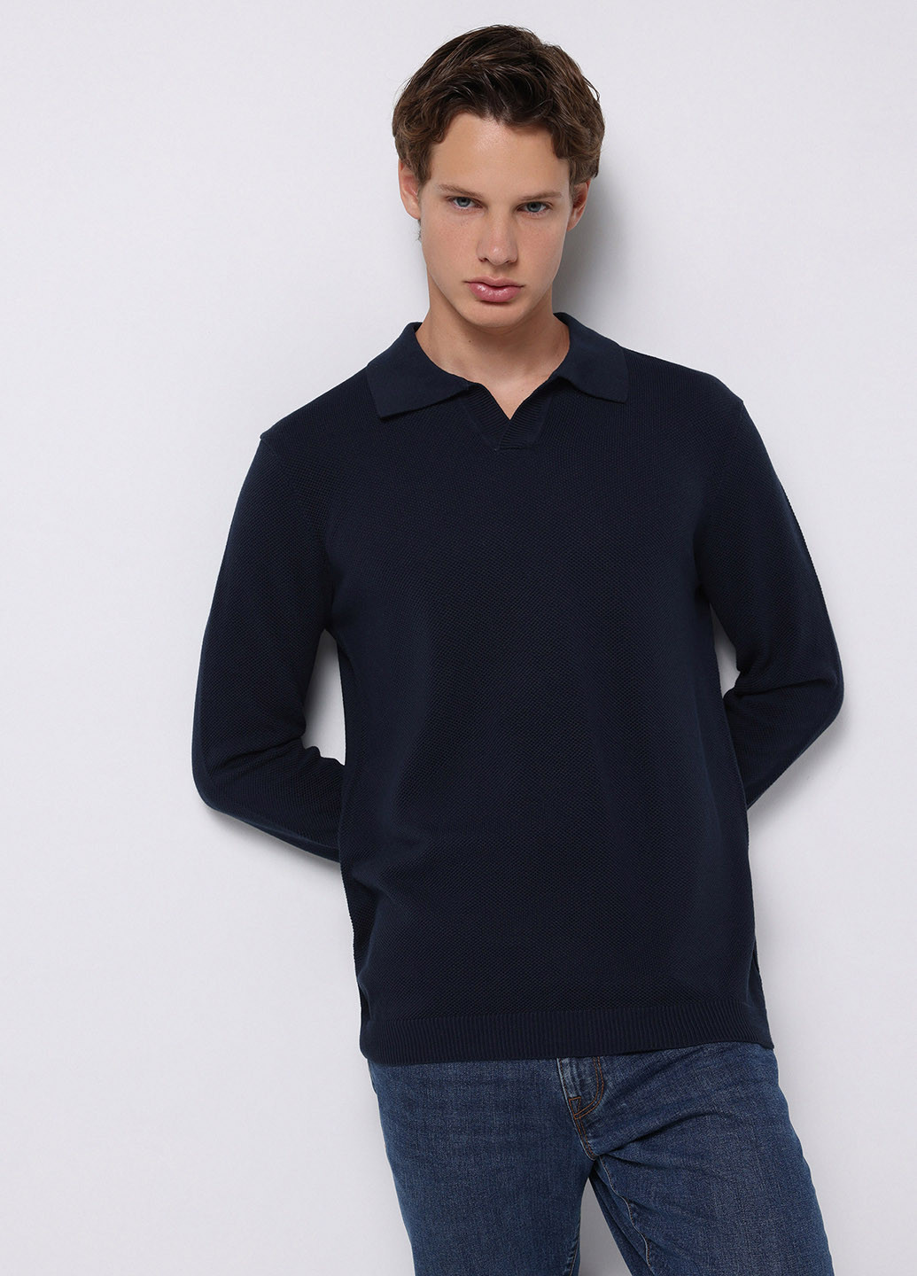 Темно-синий зимний светр Colin's