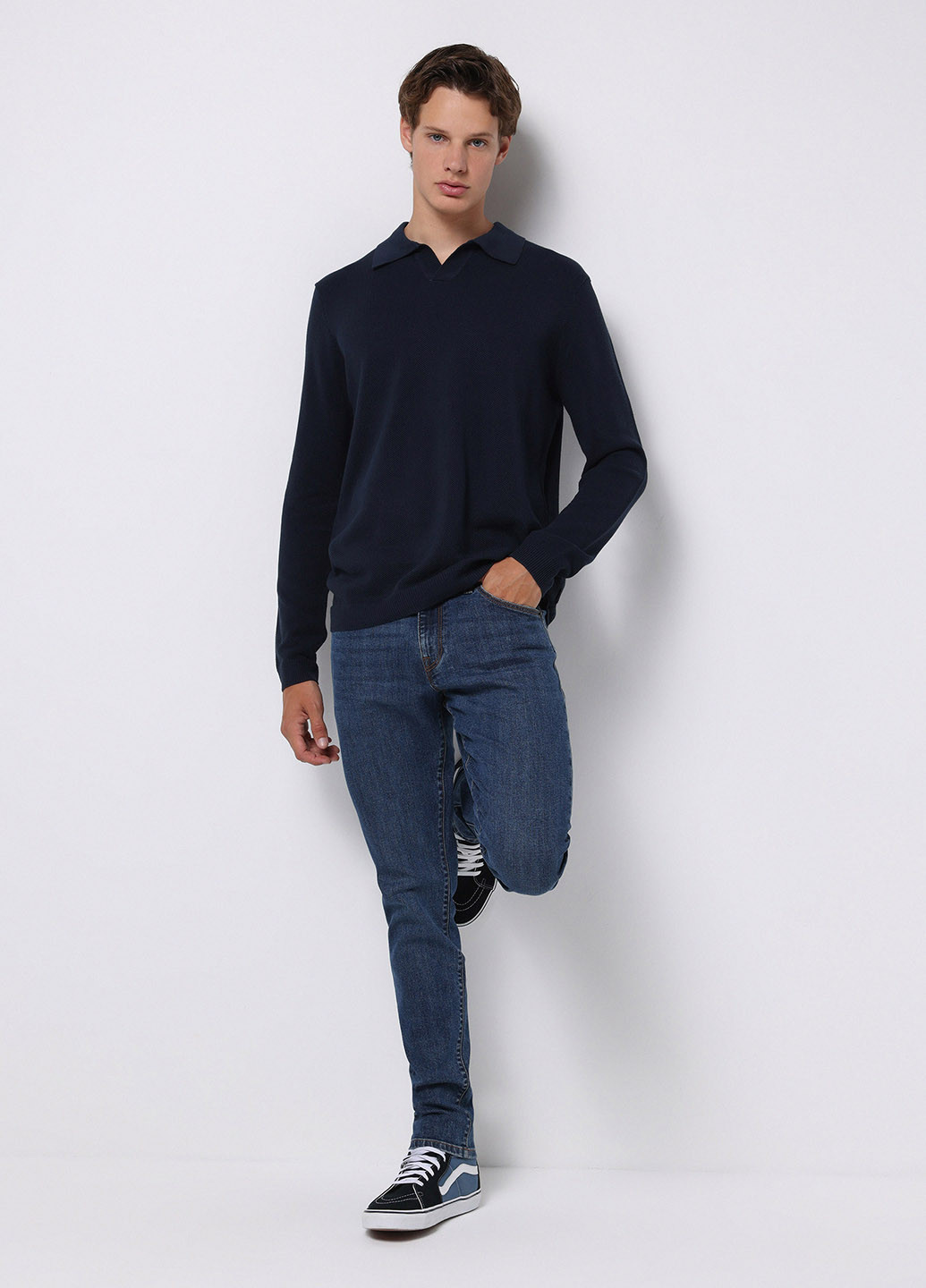 Темно-синий зимний светр Colin's