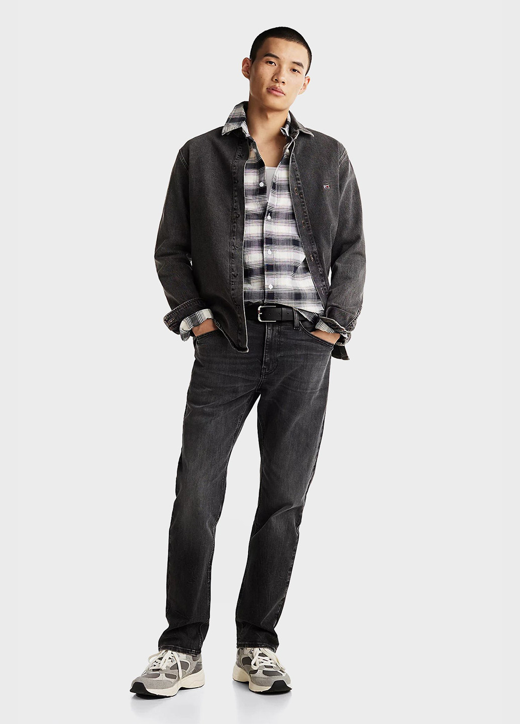 Черные демисезонные зауженные джинсы Tommy Jeans