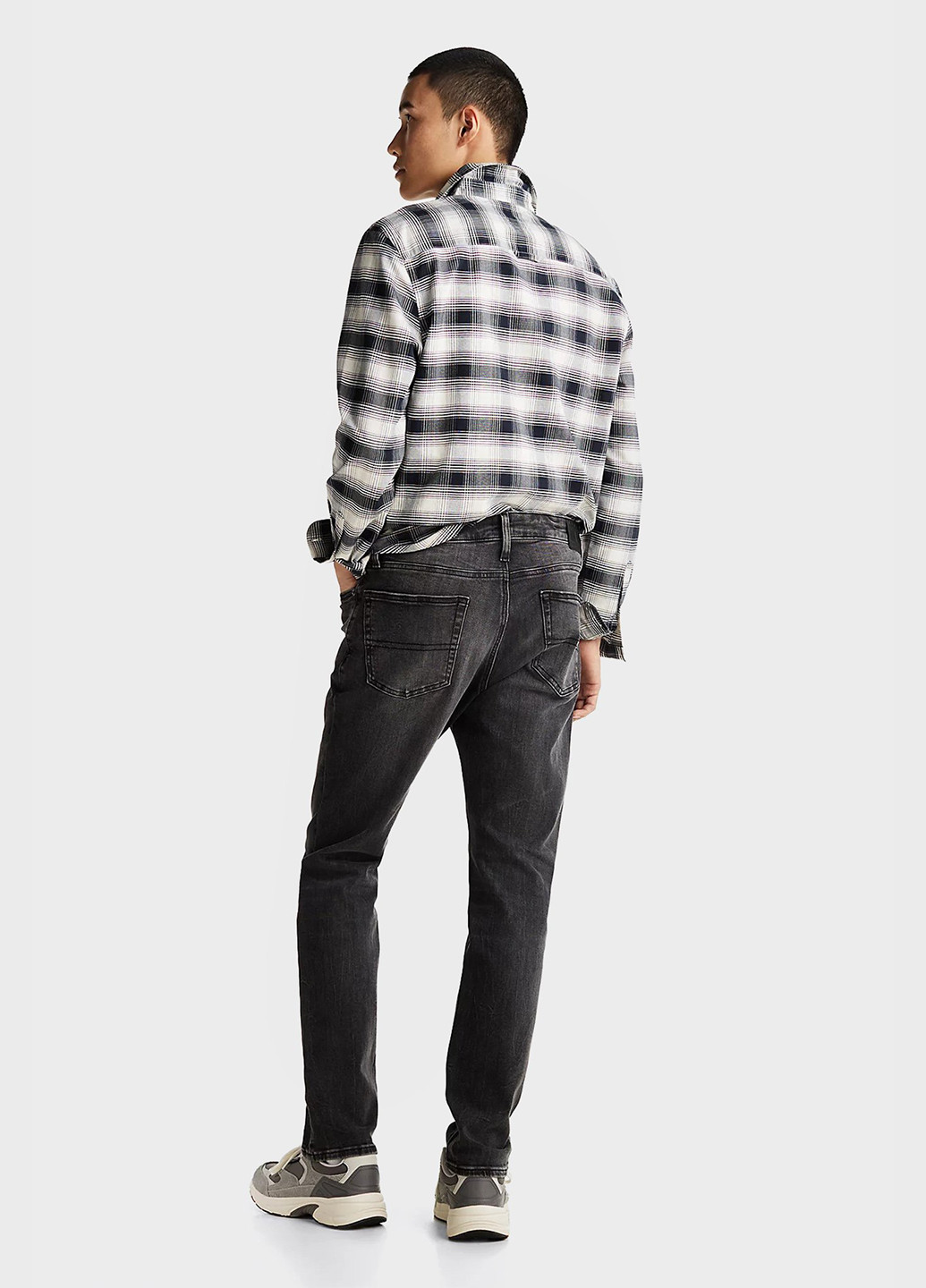 Черные демисезонные зауженные джинсы Tommy Jeans