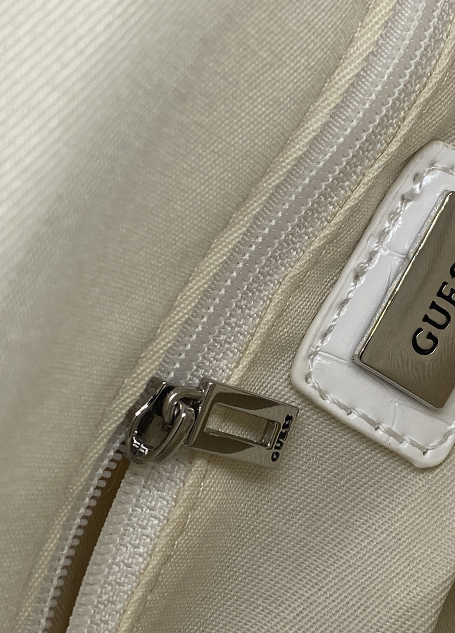 Жіноча сумочка крос-боді на ланцюжку GUESS 19GF-280 біла NoName (251204046)