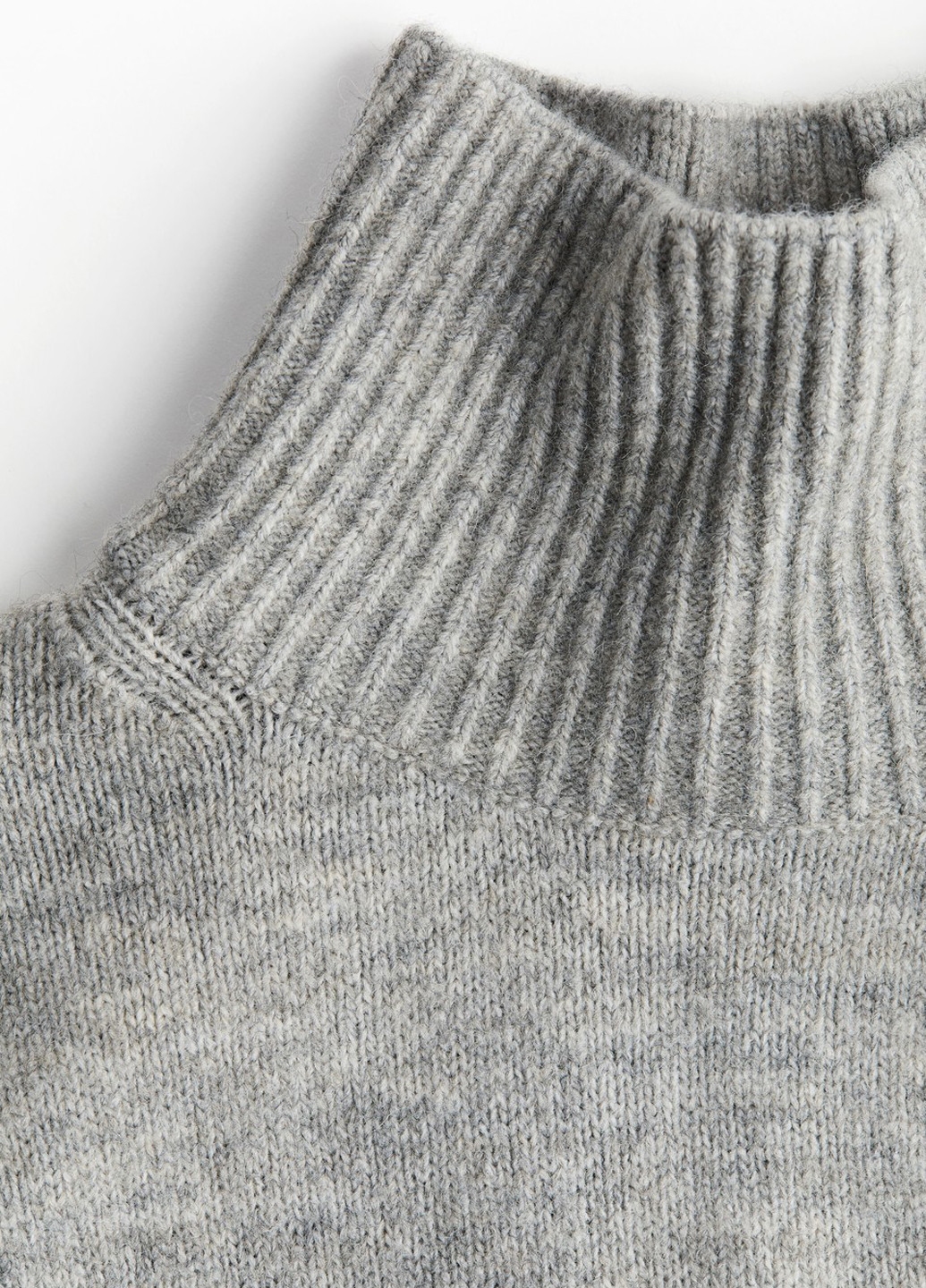 Серый зимний свитер джемпер H&M