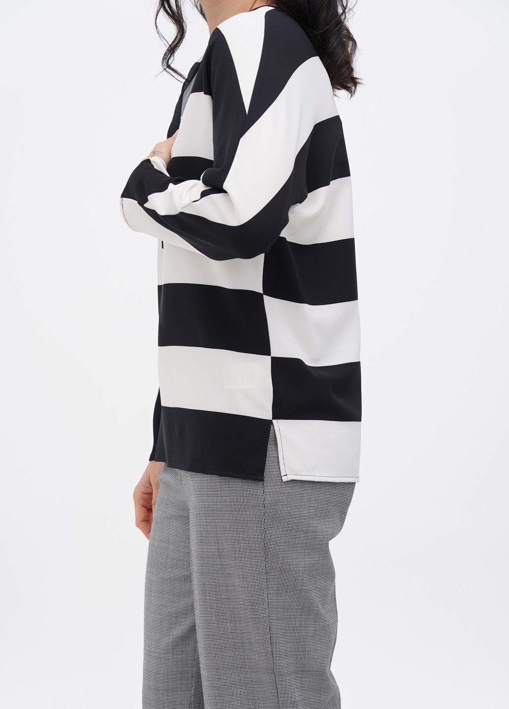 Чорно-біла демісезонна блуза DKNY