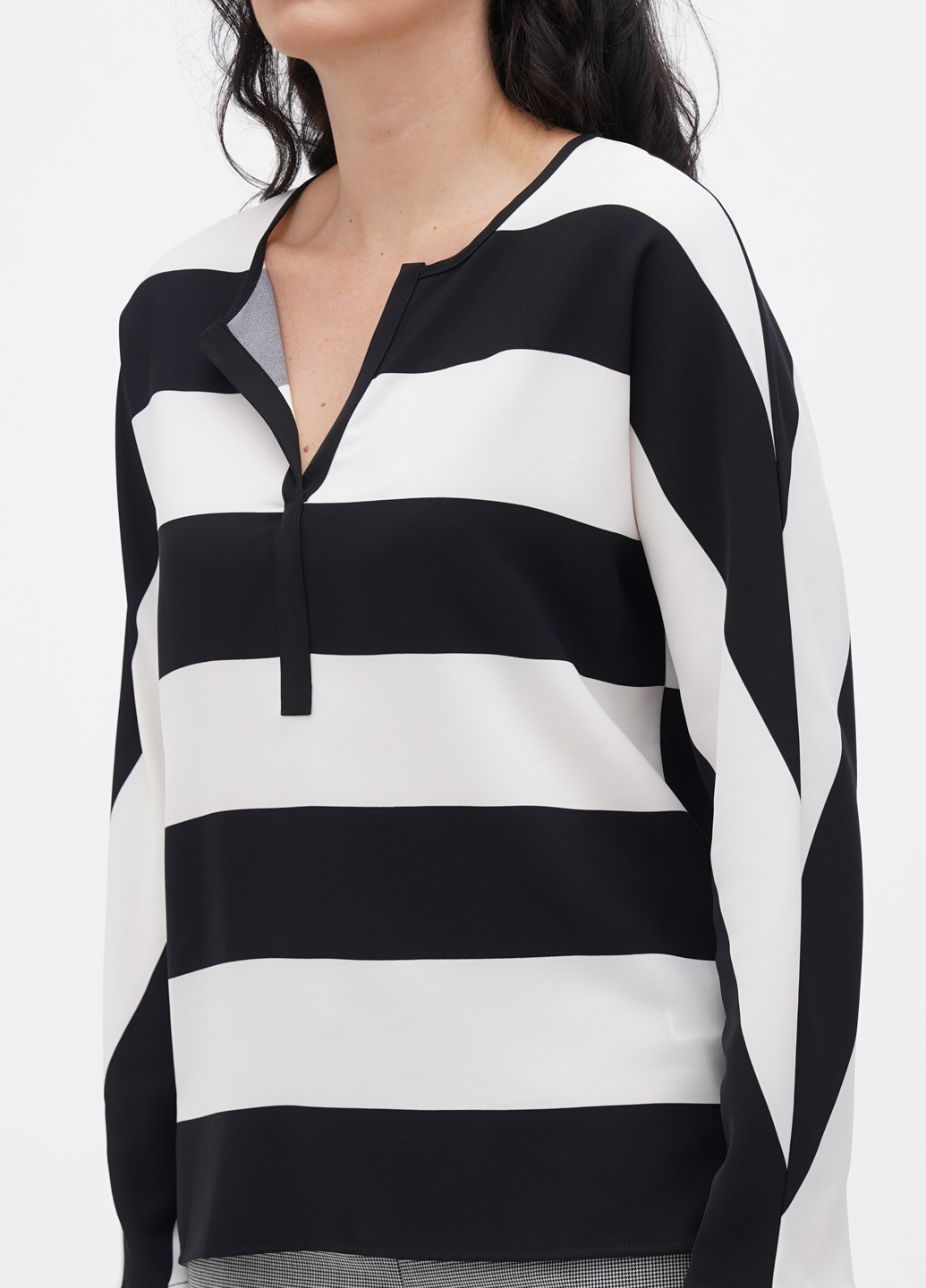 Черно-белая демисезонная блуза DKNY