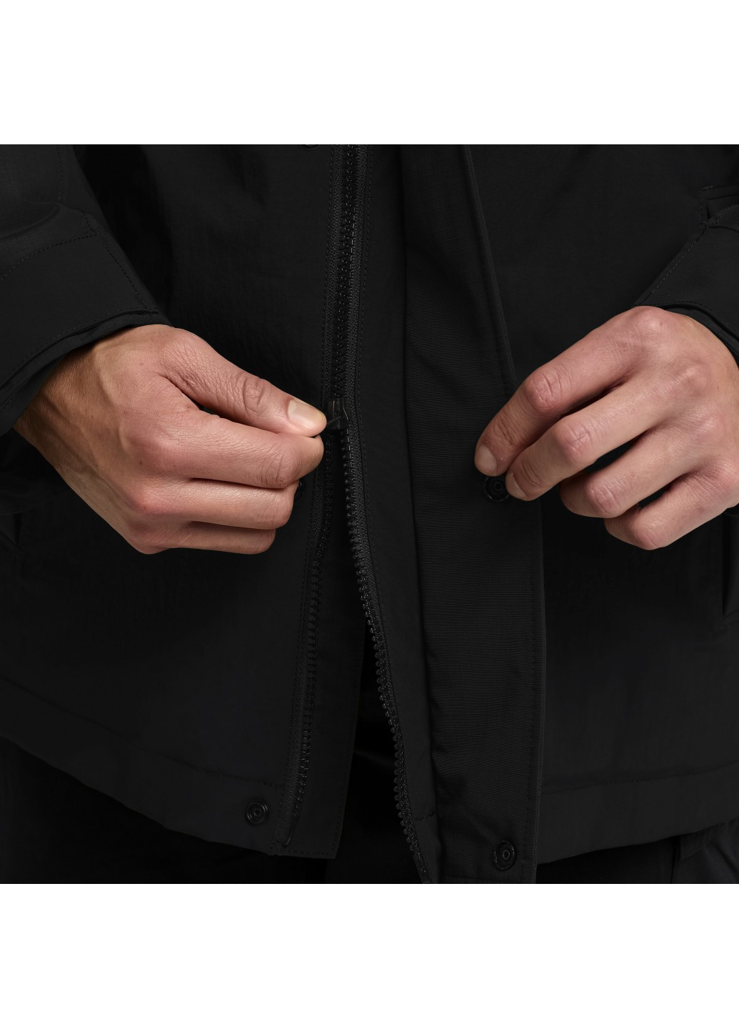 Чорна зимня куртка Jack Wolfskin A65021_6000