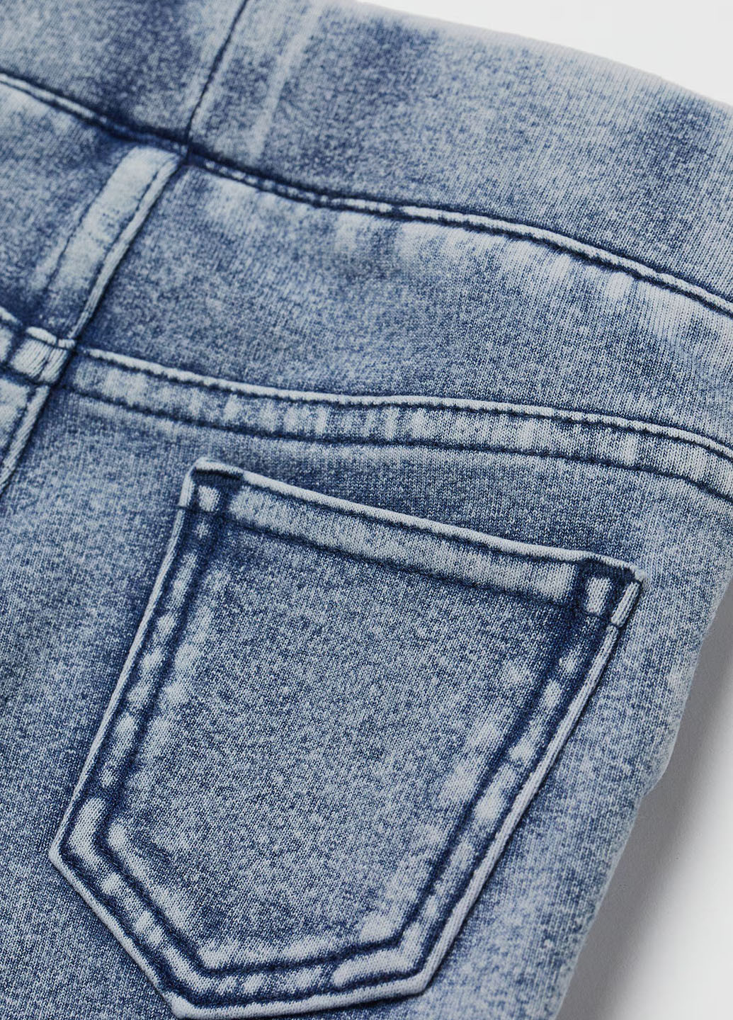 Светло-синие демисезонные зауженные джинсы H&M