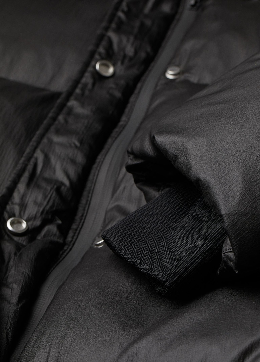 Черная зимняя куртка пуховая H&M