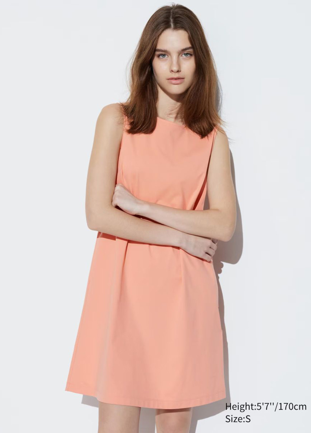 Светло-оранжевое кэжуал платье а-силуэт Uniqlo однотонное