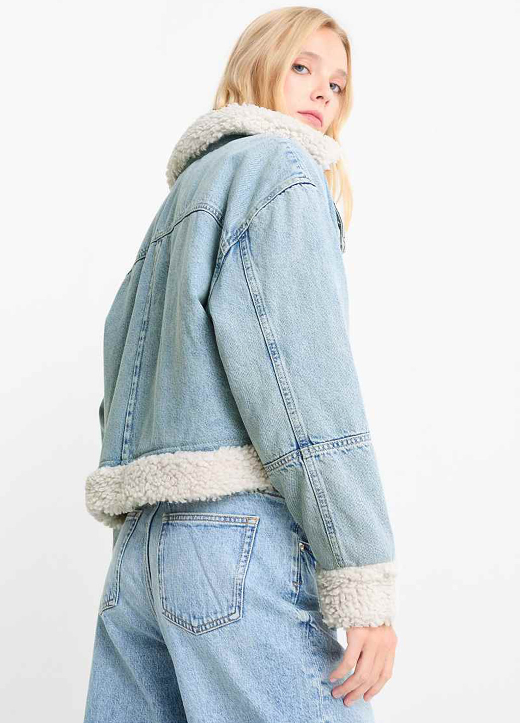 Голубая демисезонная куртка C&A