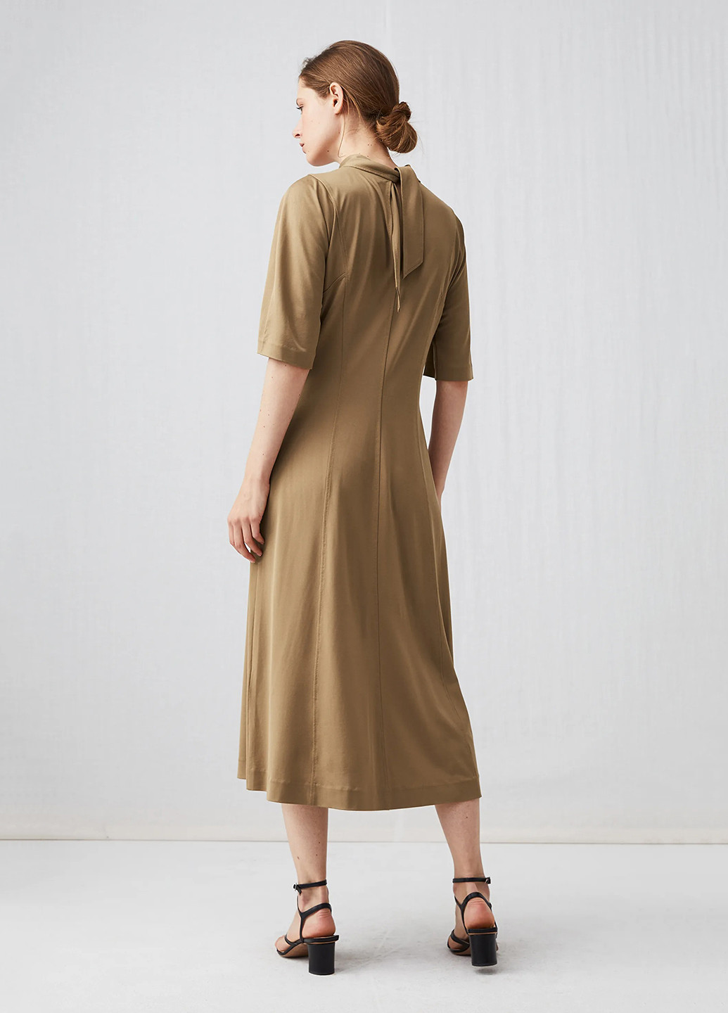 Темно-бежева кежуал сукня а-силует Arket однотонна