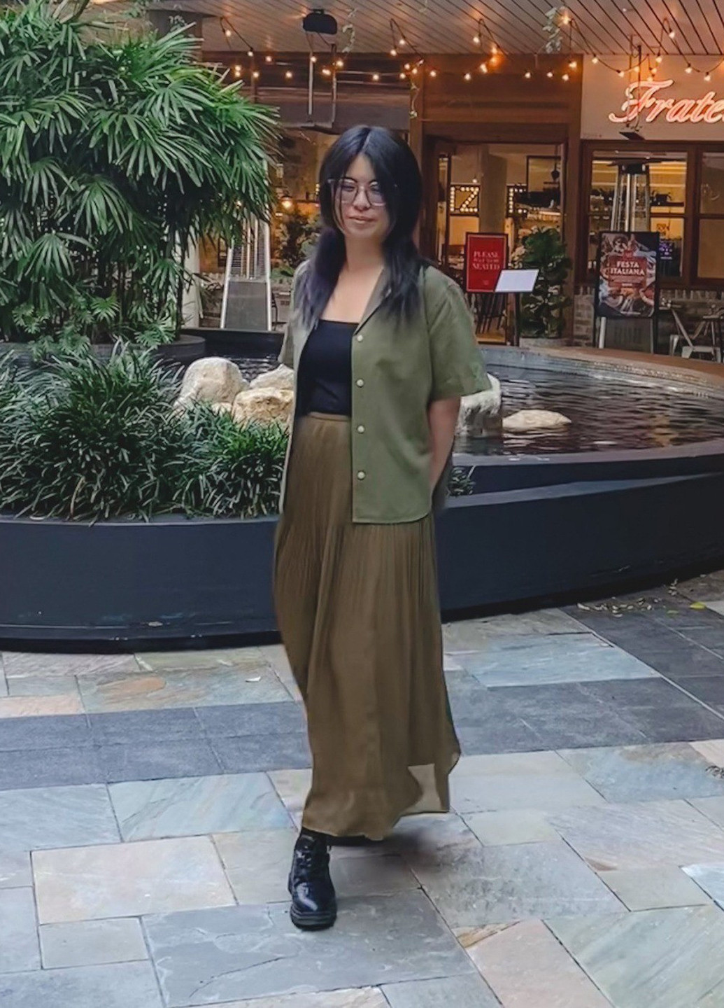 Оливковковая (хаки) кэжуал рубашка однотонная Uniqlo