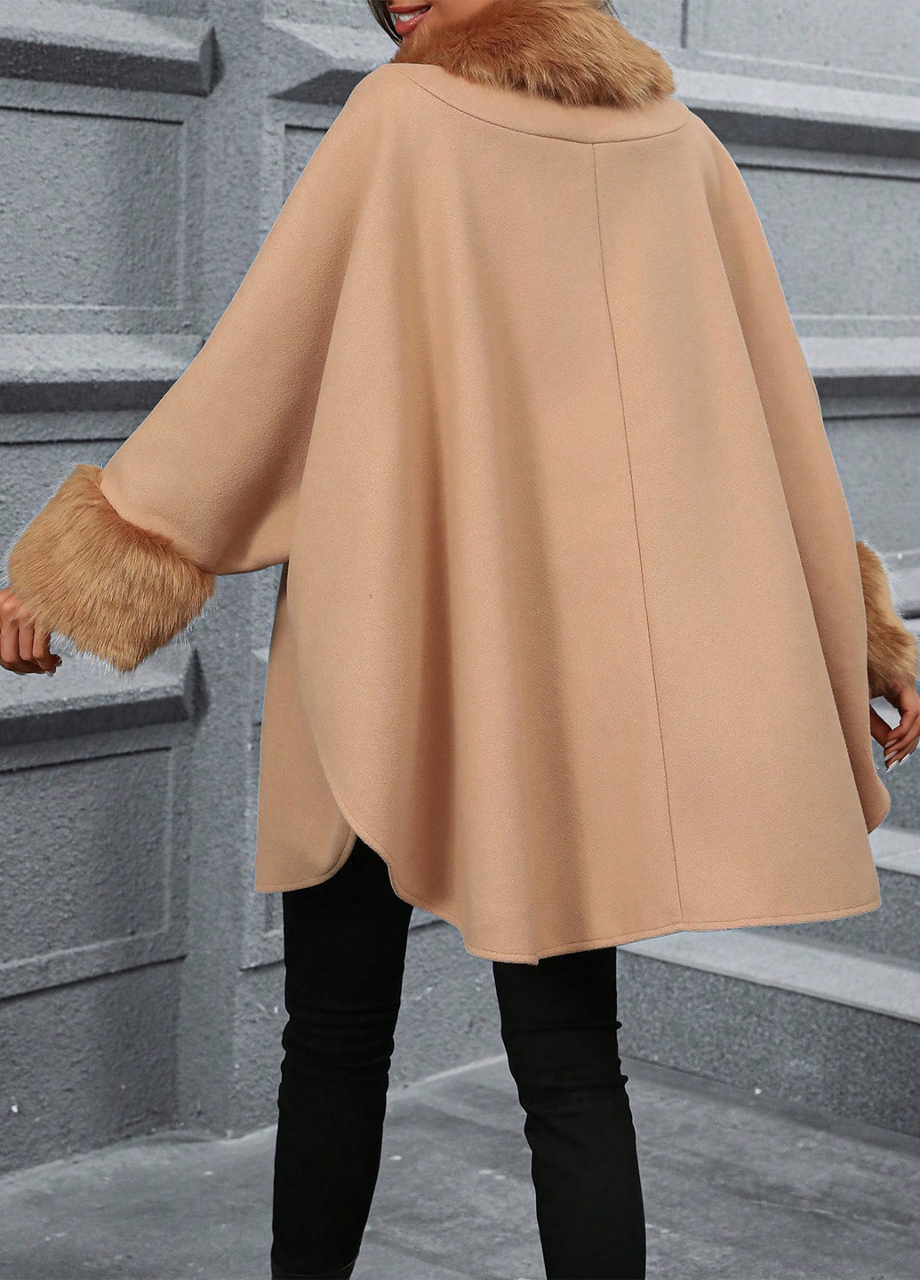 Бежевое демисезонное Пальто двубортное SHEIN