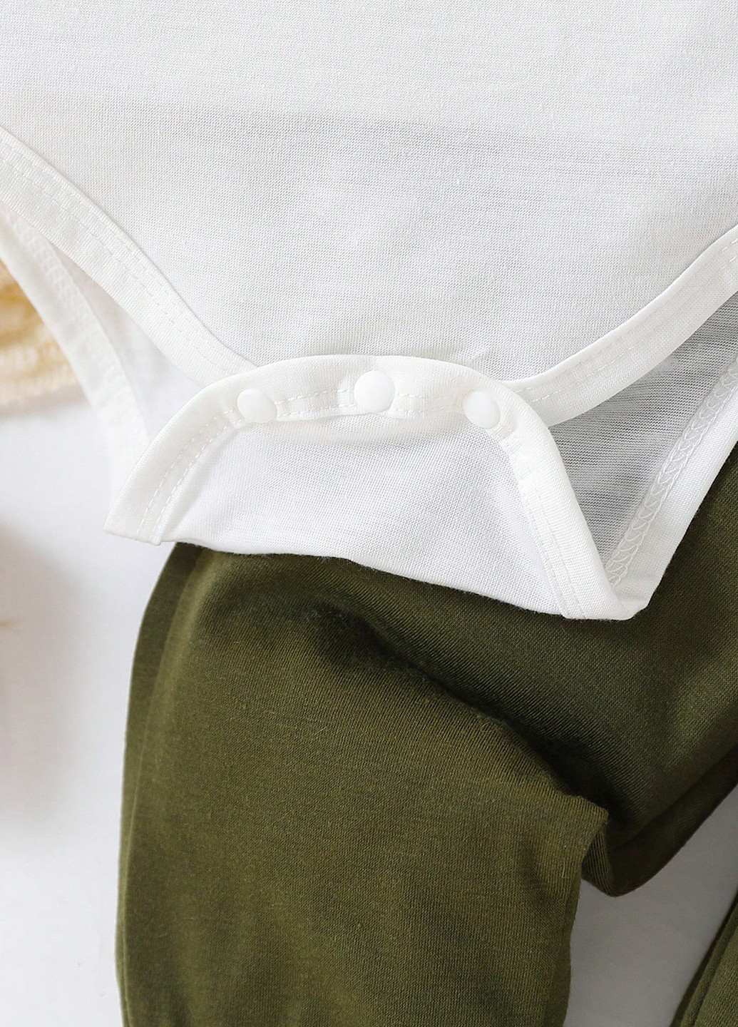 Комбінований демісезонний комплект (боді, штани, шапка) SHEIN