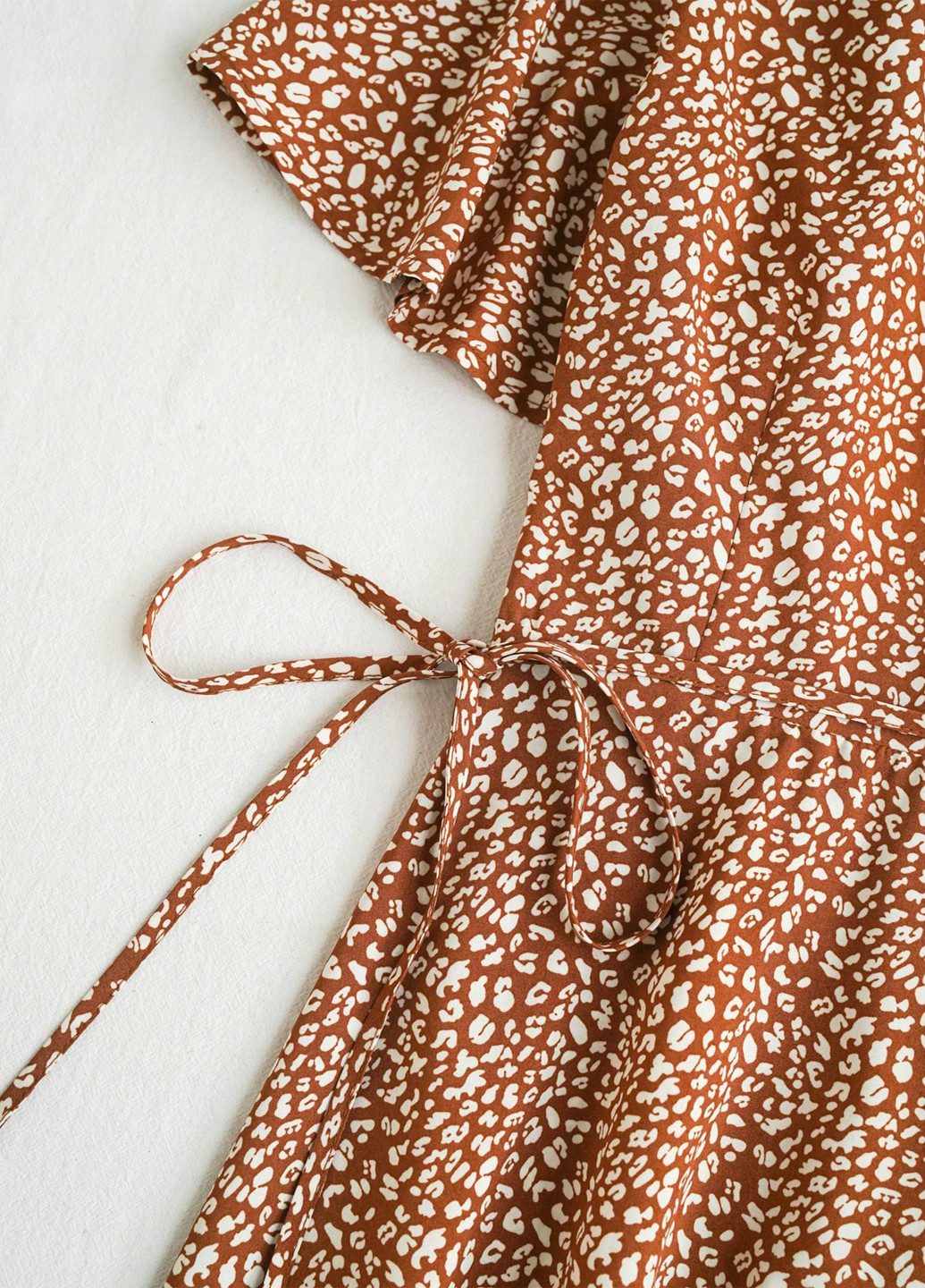Коричневое кэжуал платье на запах SHEIN леопардовый