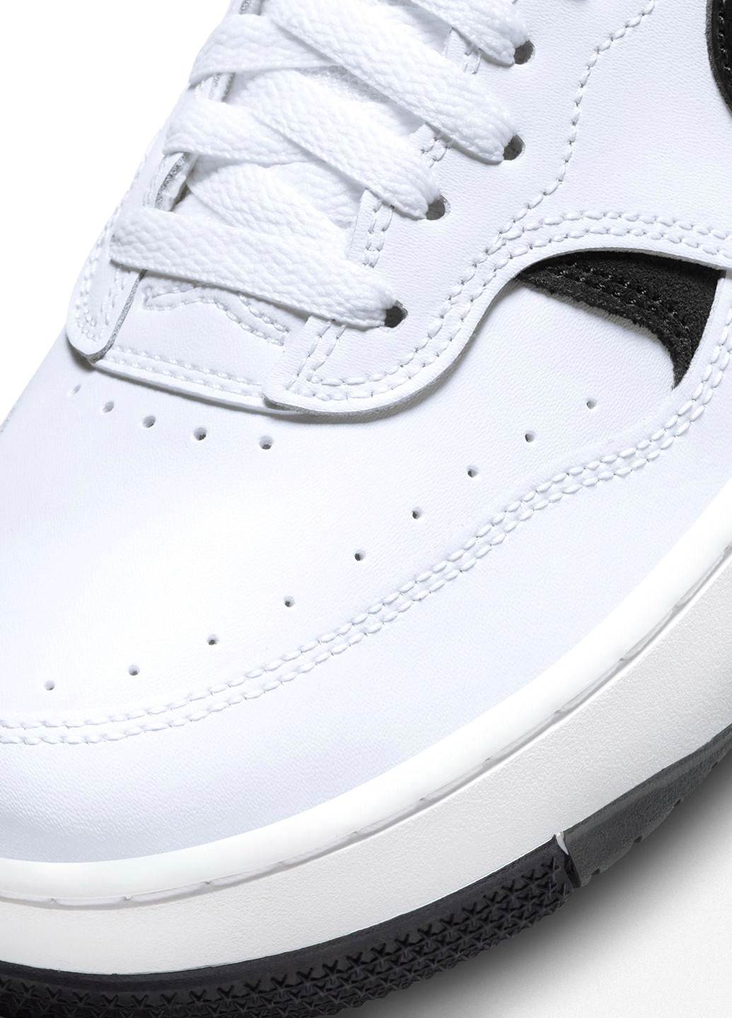 Чорно-білі кеди Nike GAMMA FORCE