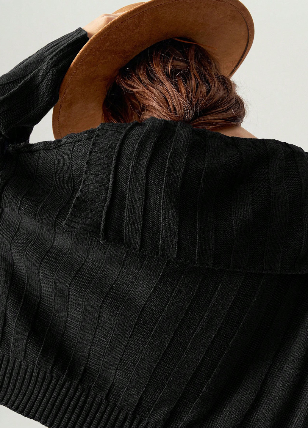 Черный демисезонный свитер SHEIN