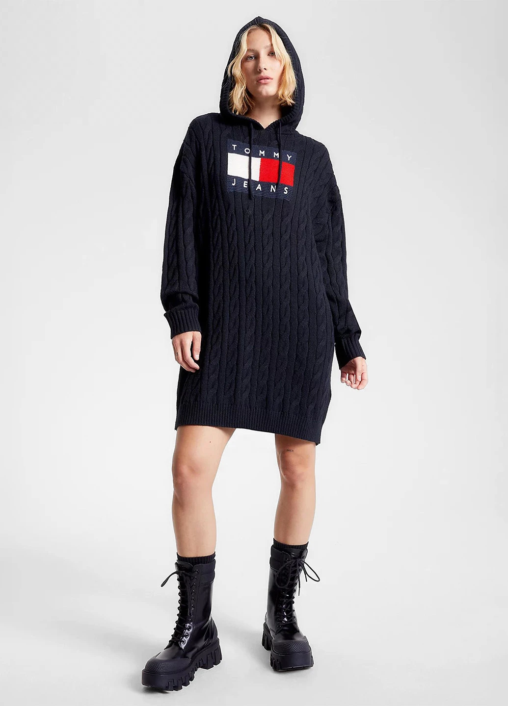 Черное кэжуал платье платье-свитер Tommy Jeans с логотипом