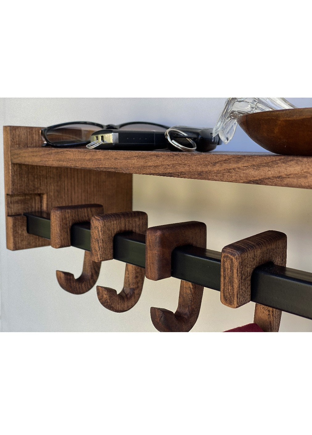 Настінна полиця вішалка органайзер підставка для одягу сумок парасольок з металу та дерева 5 гачків 50х15х20 см (473433-Prob) Unbranded (254681190)