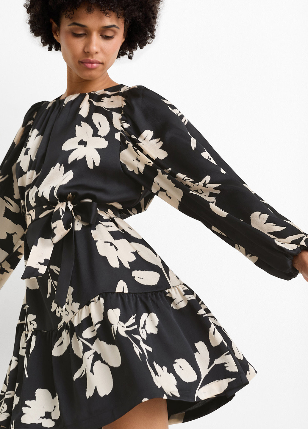 Чорна кежуал сукня а-силует C&A з квітковим принтом