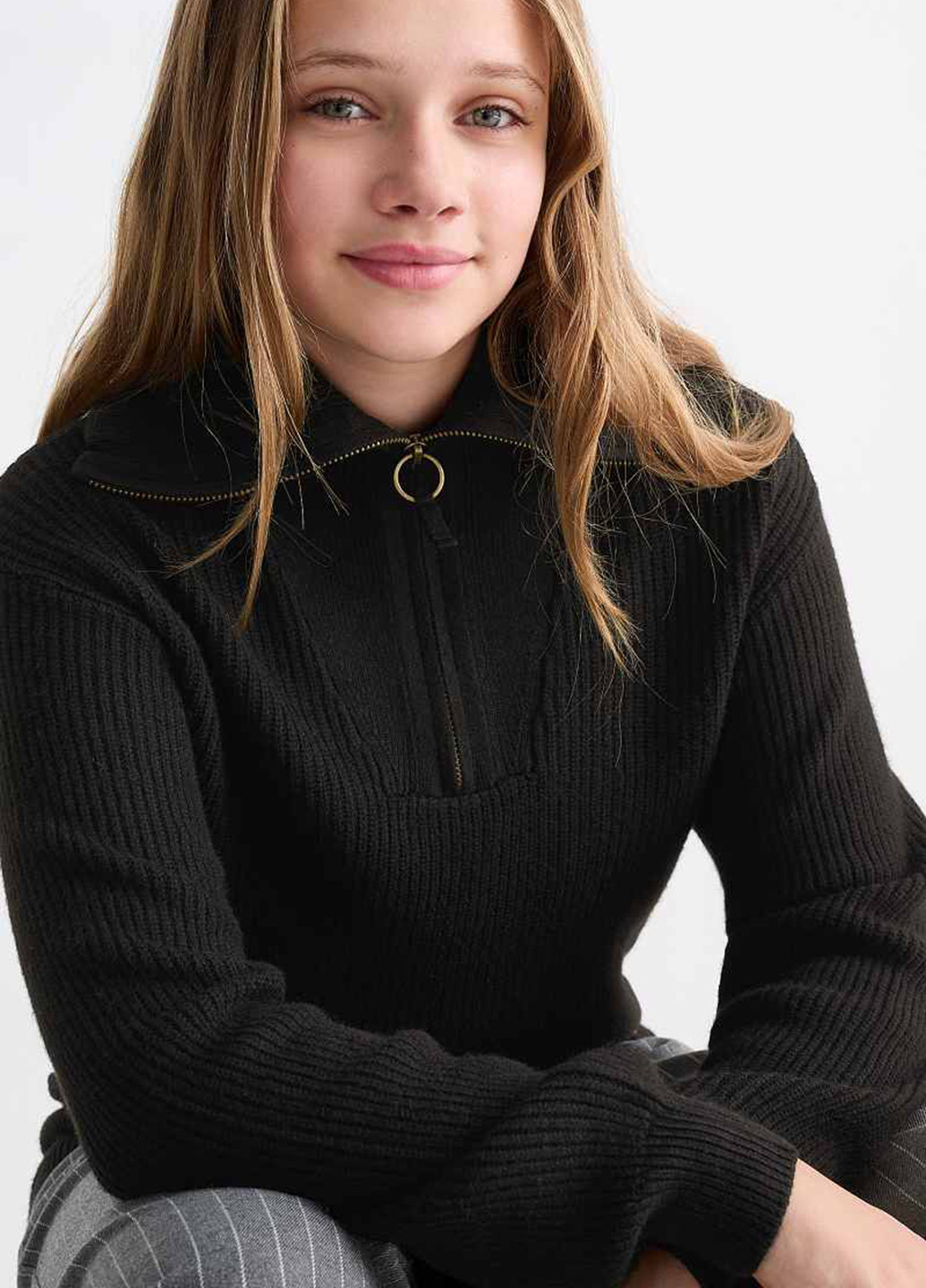 Черный демисезонный свитер C&A