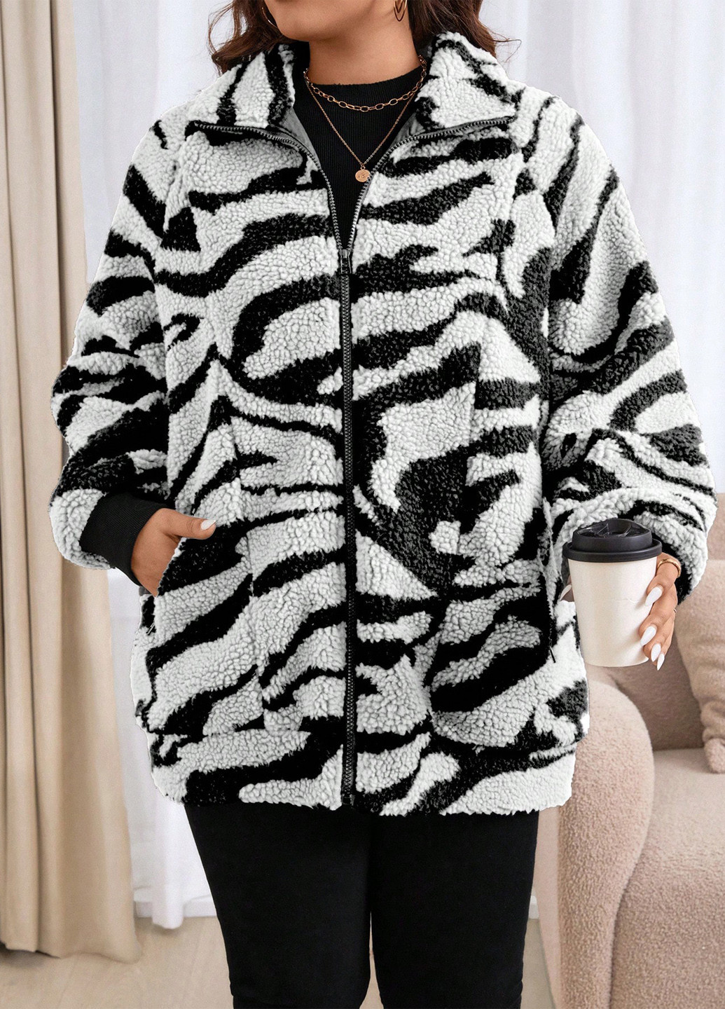 Чорно-біла демісезонна куртка SHEIN