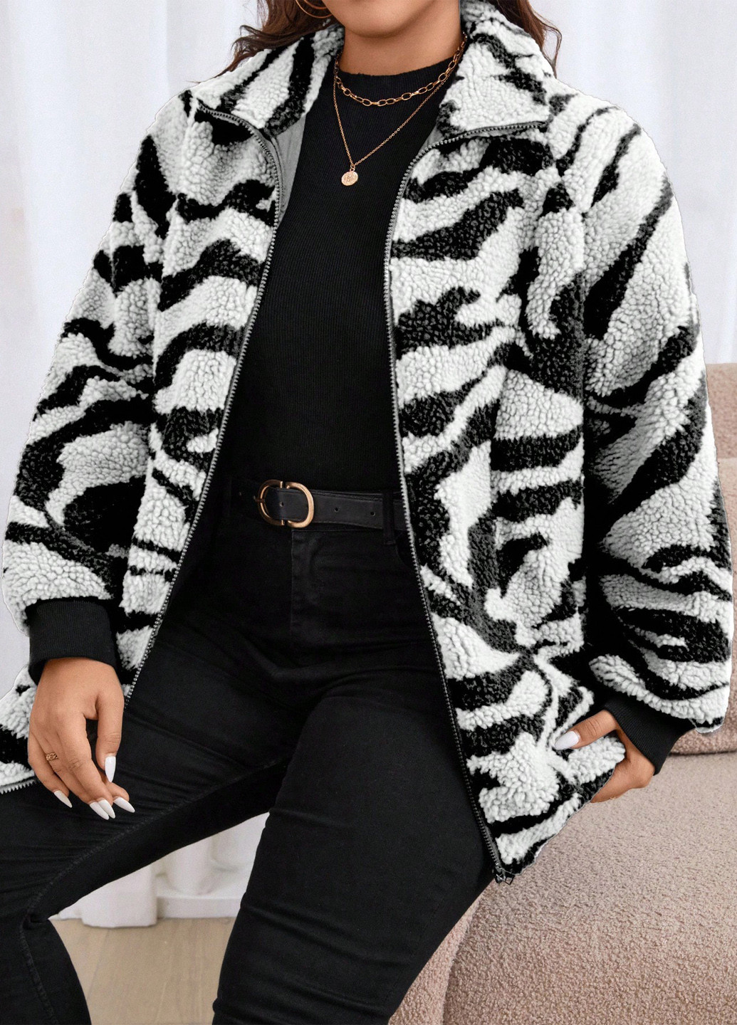 Чорно-біла демісезонна куртка SHEIN