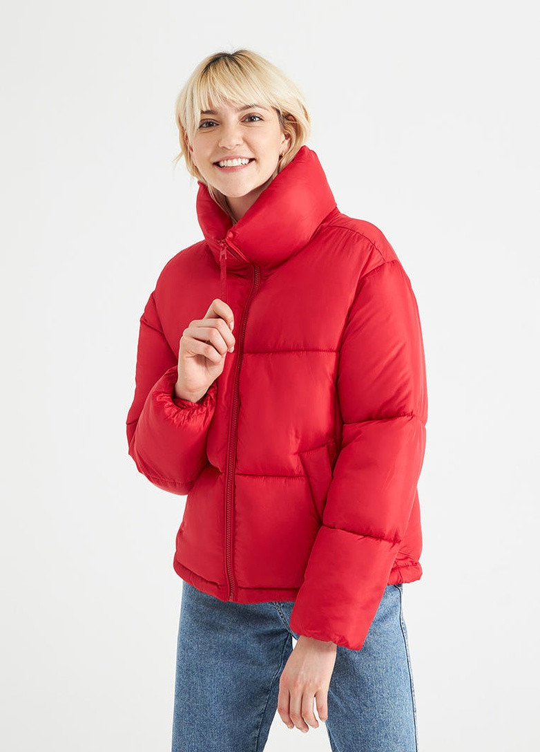 Красная демисезонная куртка утепленная Terranova
