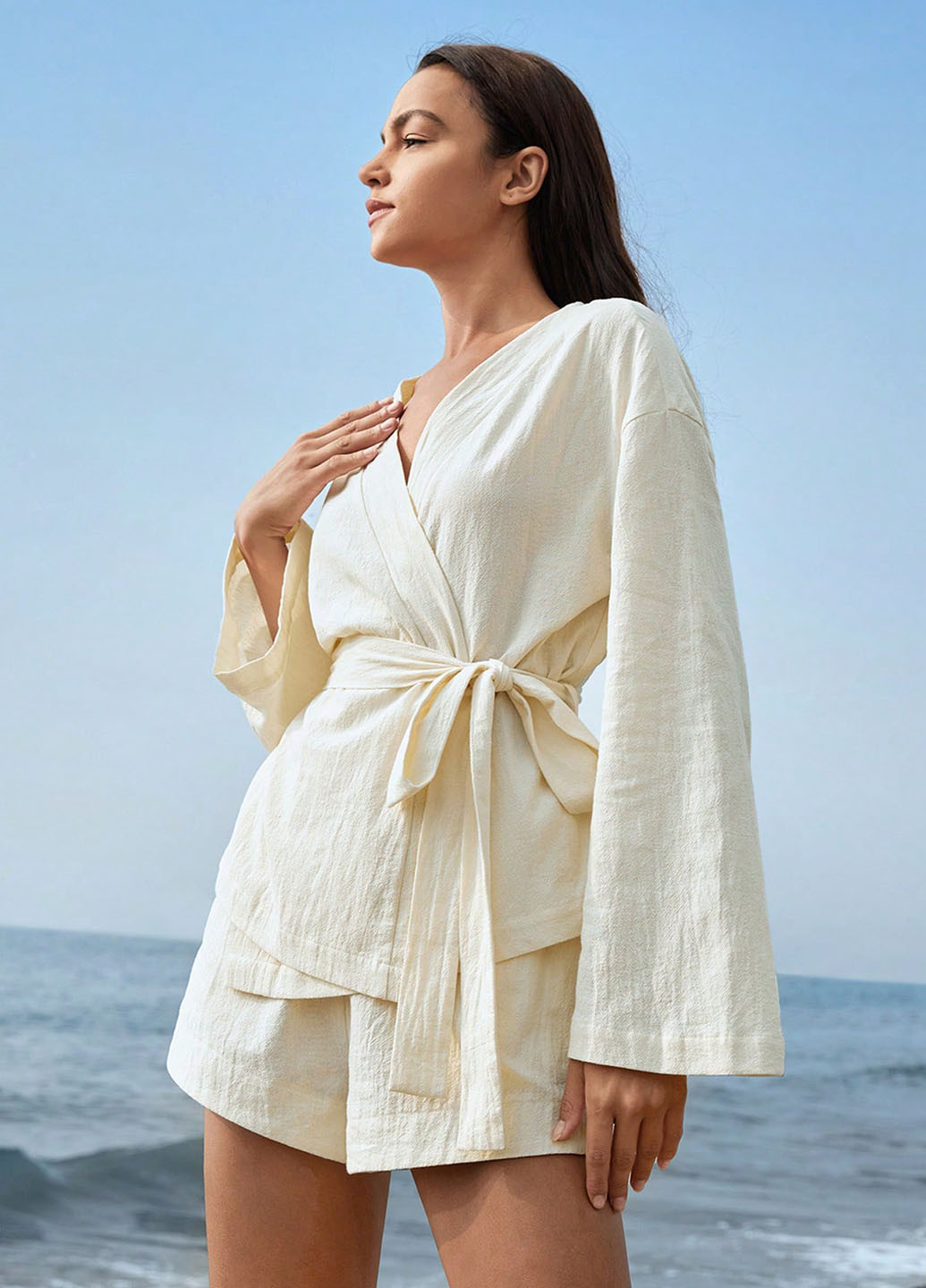 Кремовая блуза на запах SHEIN