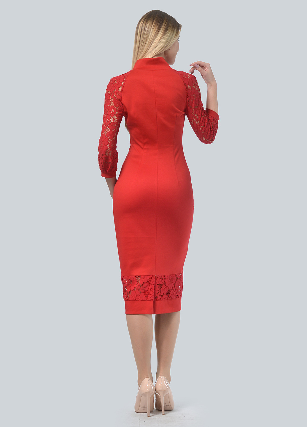 Красное деловое платье футляр Lila Kass однотонное