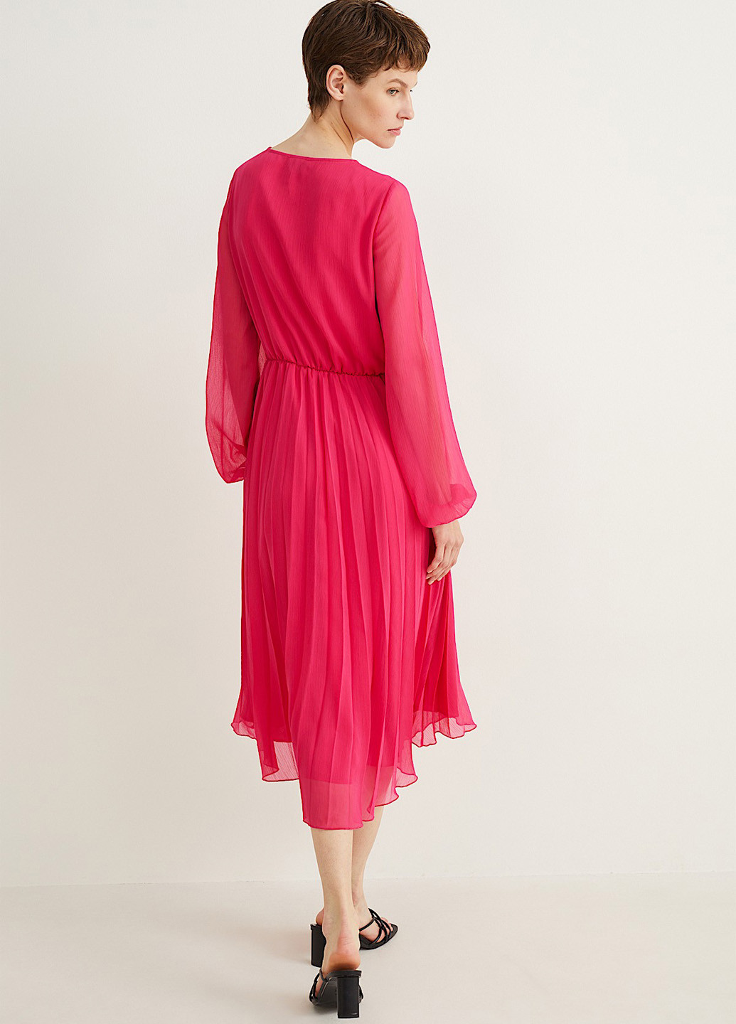 Розовое кэжуал платье плиссированное C&A однотонное