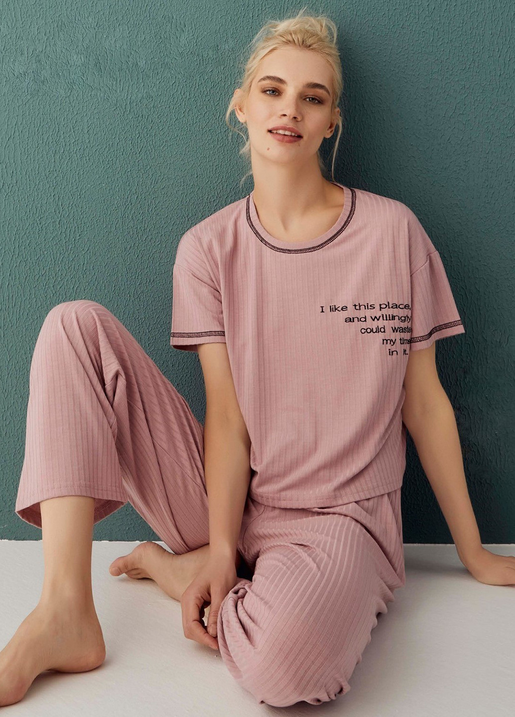 Розово-лиловая всесезон пижама (футболка, брюки) футболка + брюки mihra
