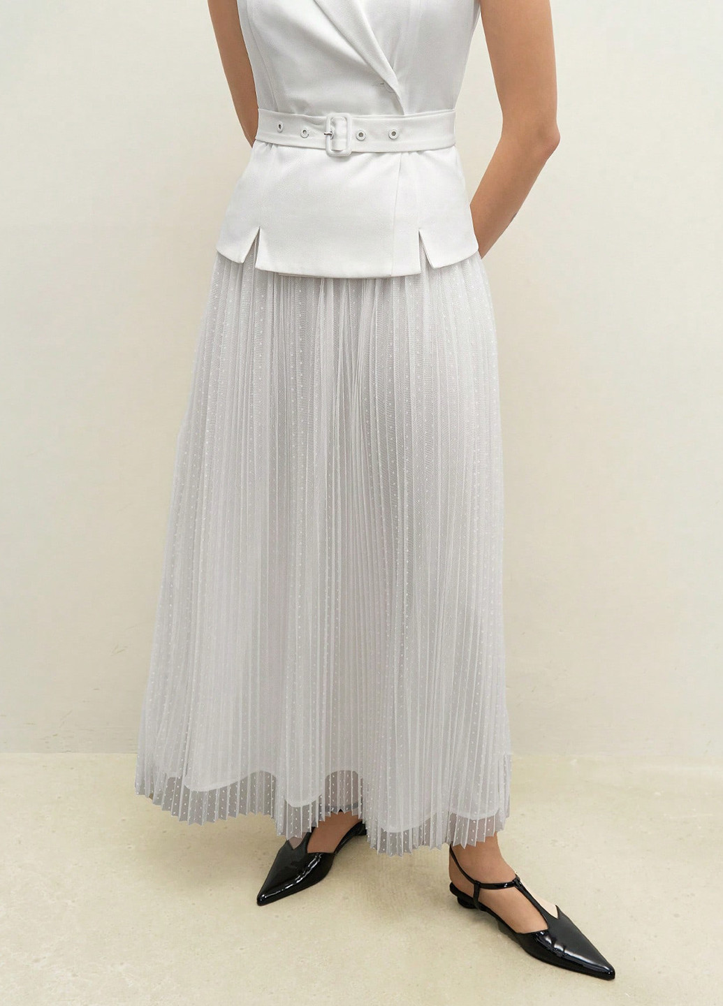 Білий літній комплект (жилет, спідниця) SHEIN