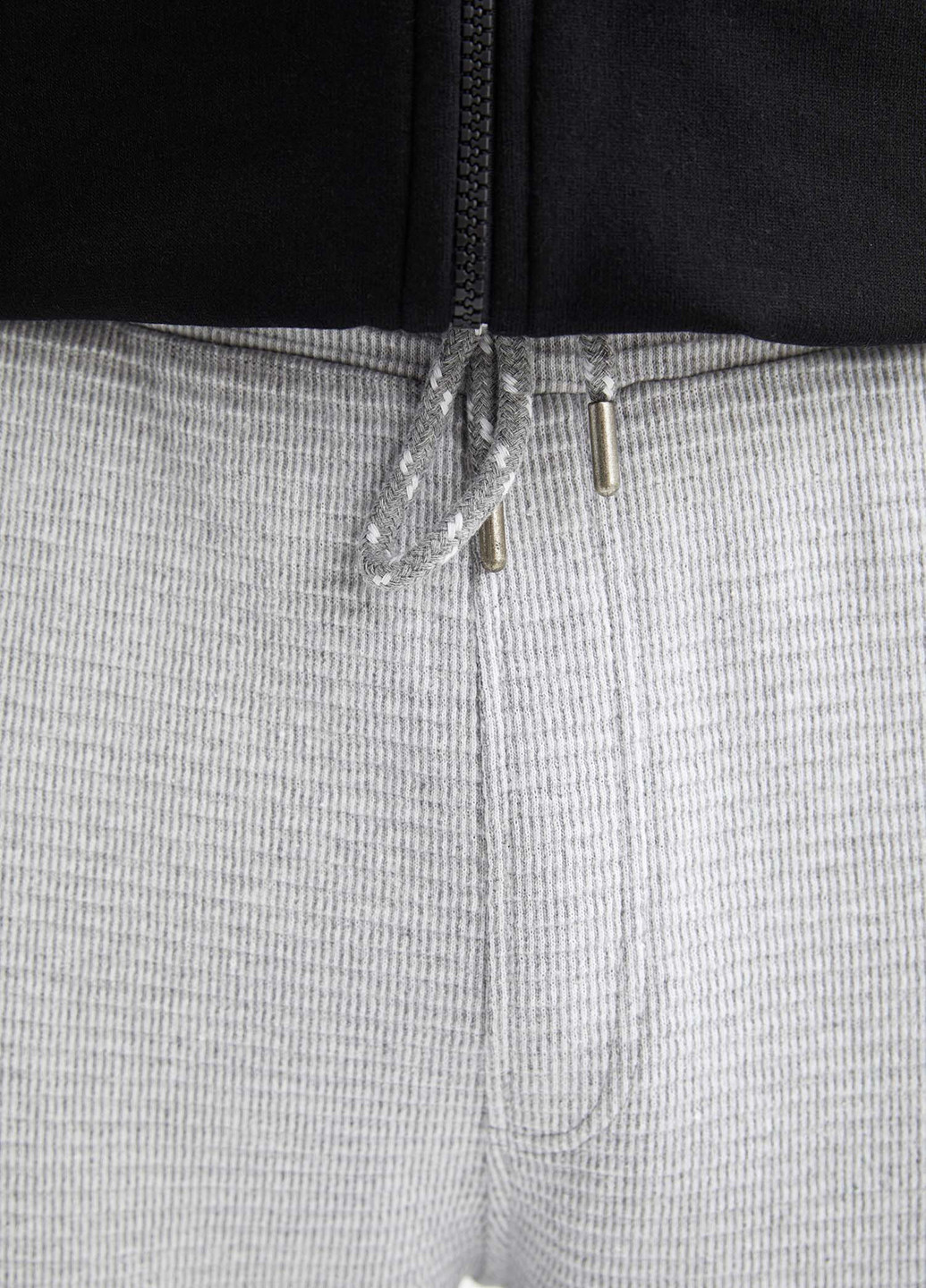 Светло-серые спортивные демисезонные зауженные, укороченные брюки DeFacto