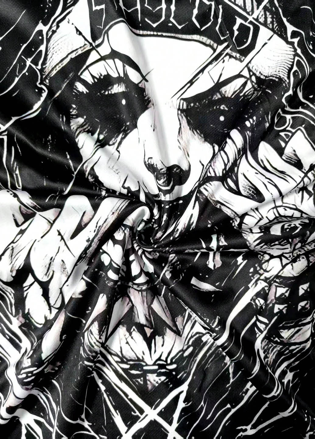 Черная футболка SHEIN