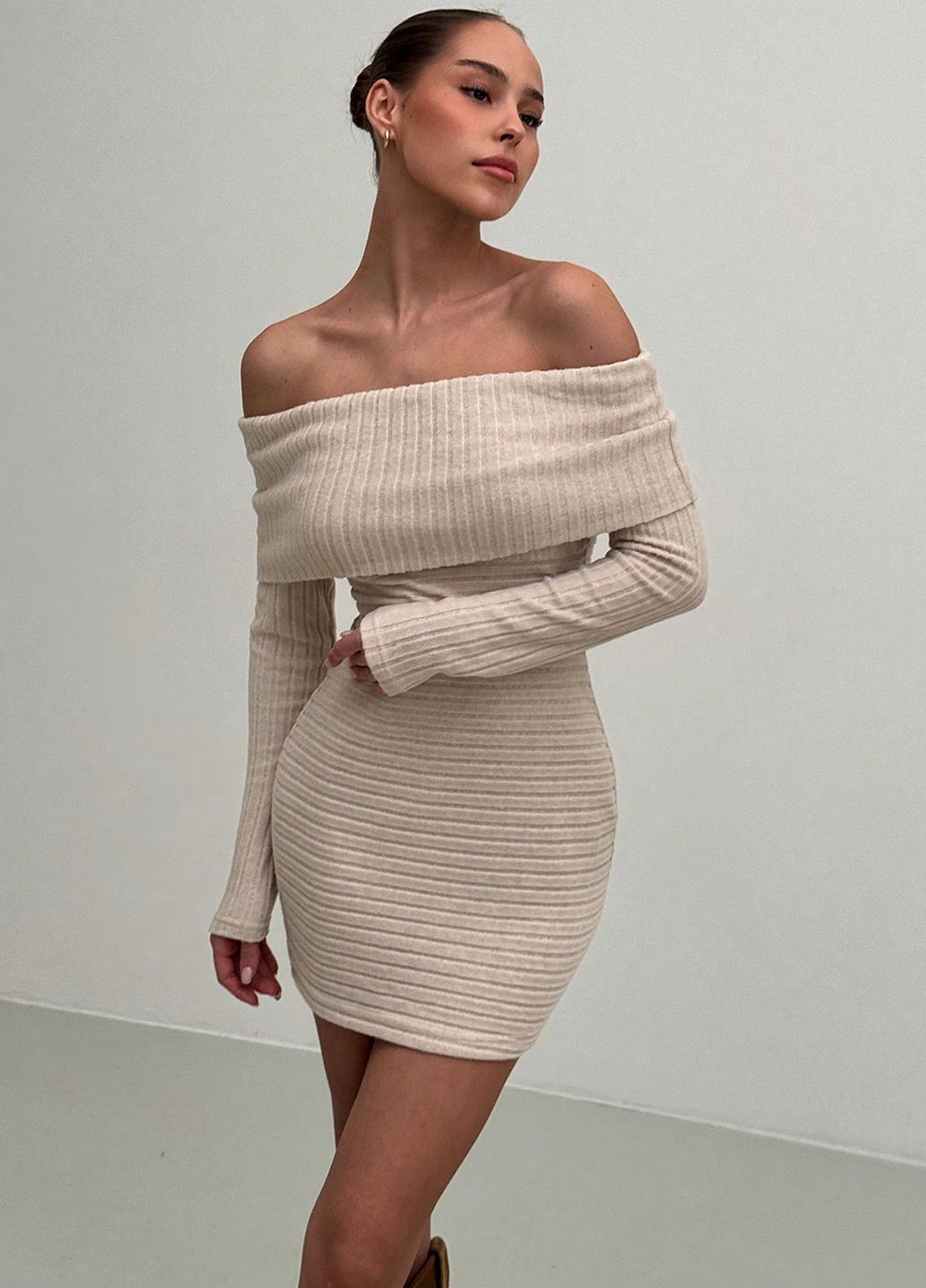 Светло-бежевое кэжуал платье силуэтная SHEIN однотонное