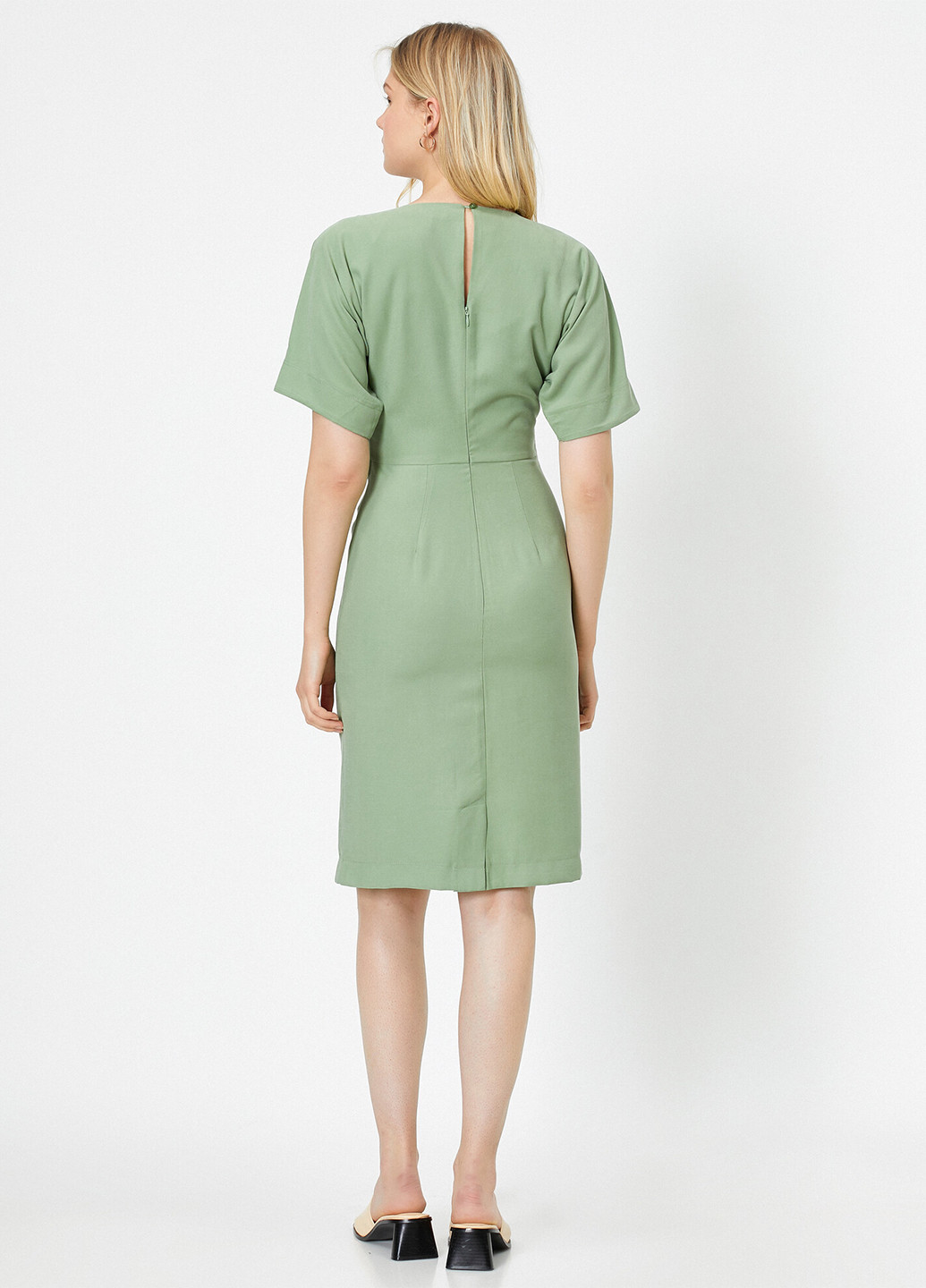 Светло-зеленое кэжуал платье футляр KOTON однотонное
