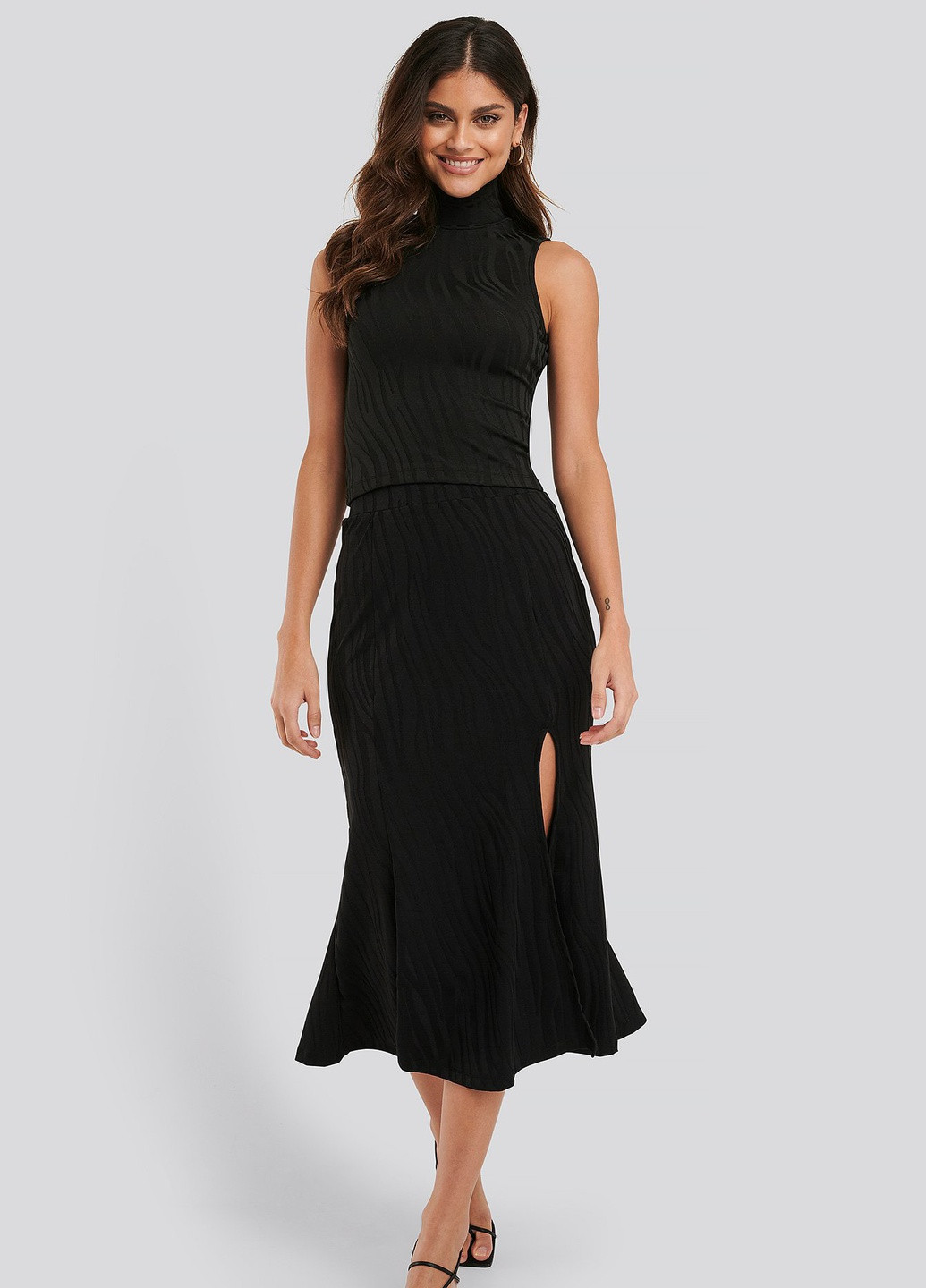 Чёрная блуза NA-KD