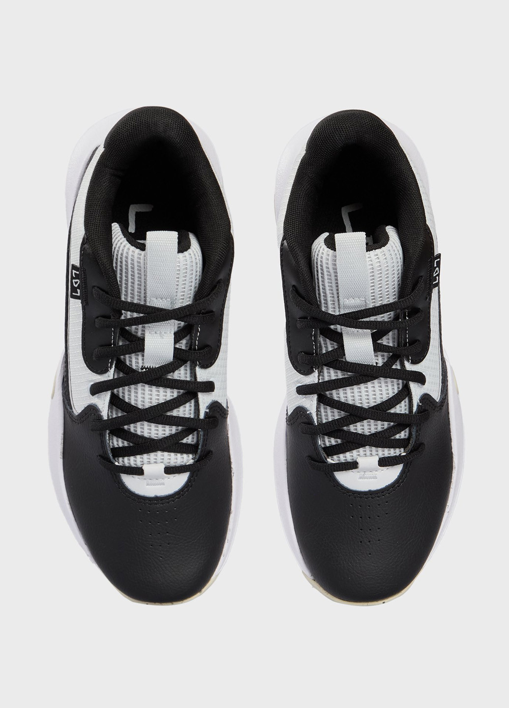 Черно-белые всесезонные кроссовки Under Armour