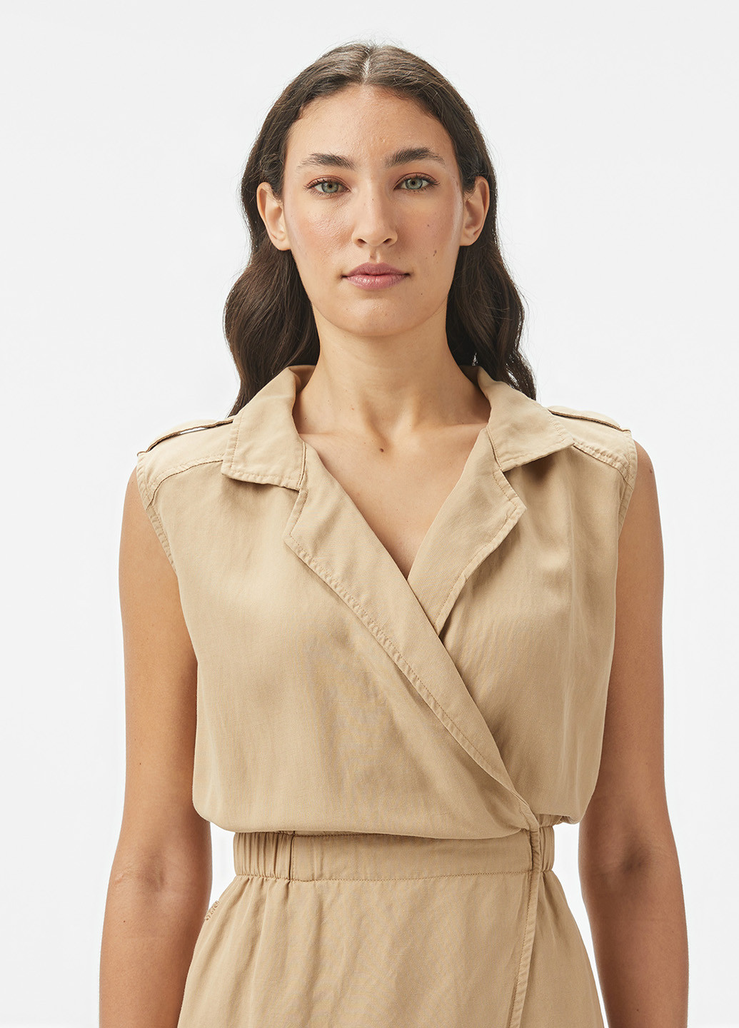 Бежева кежуал сукня на запах Lacoste однотонна