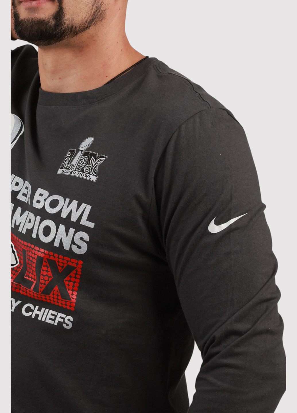 Темно-серый демисезонный спортивный лонгслив Nike с надписями