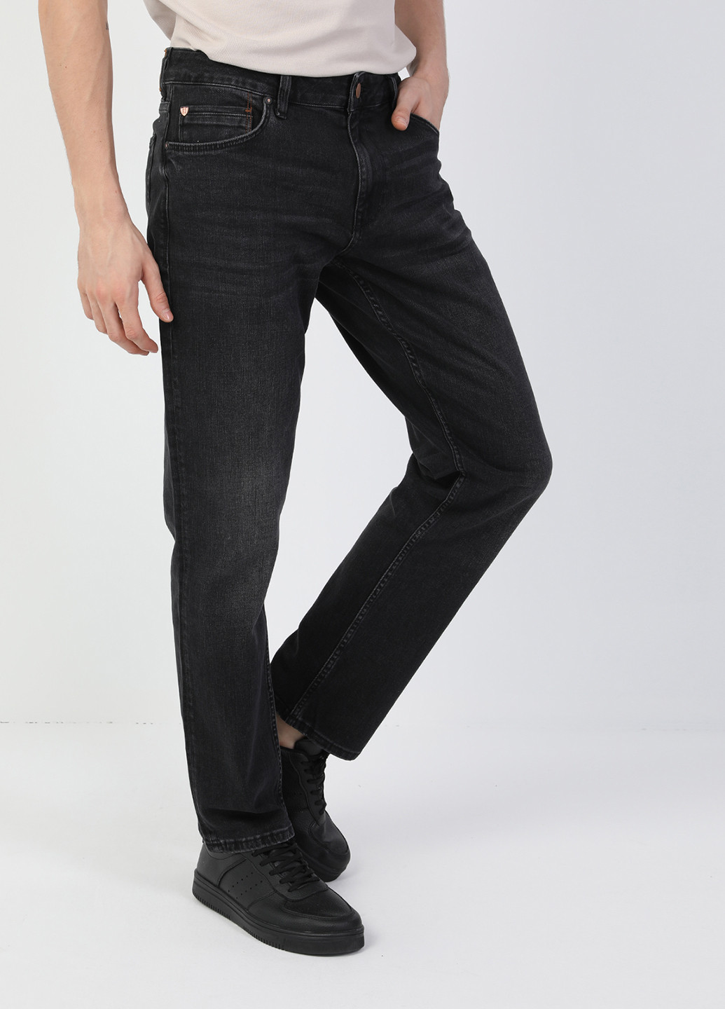 Темно-серые демисезонные зауженные джинсы 045 DAVID Colin's