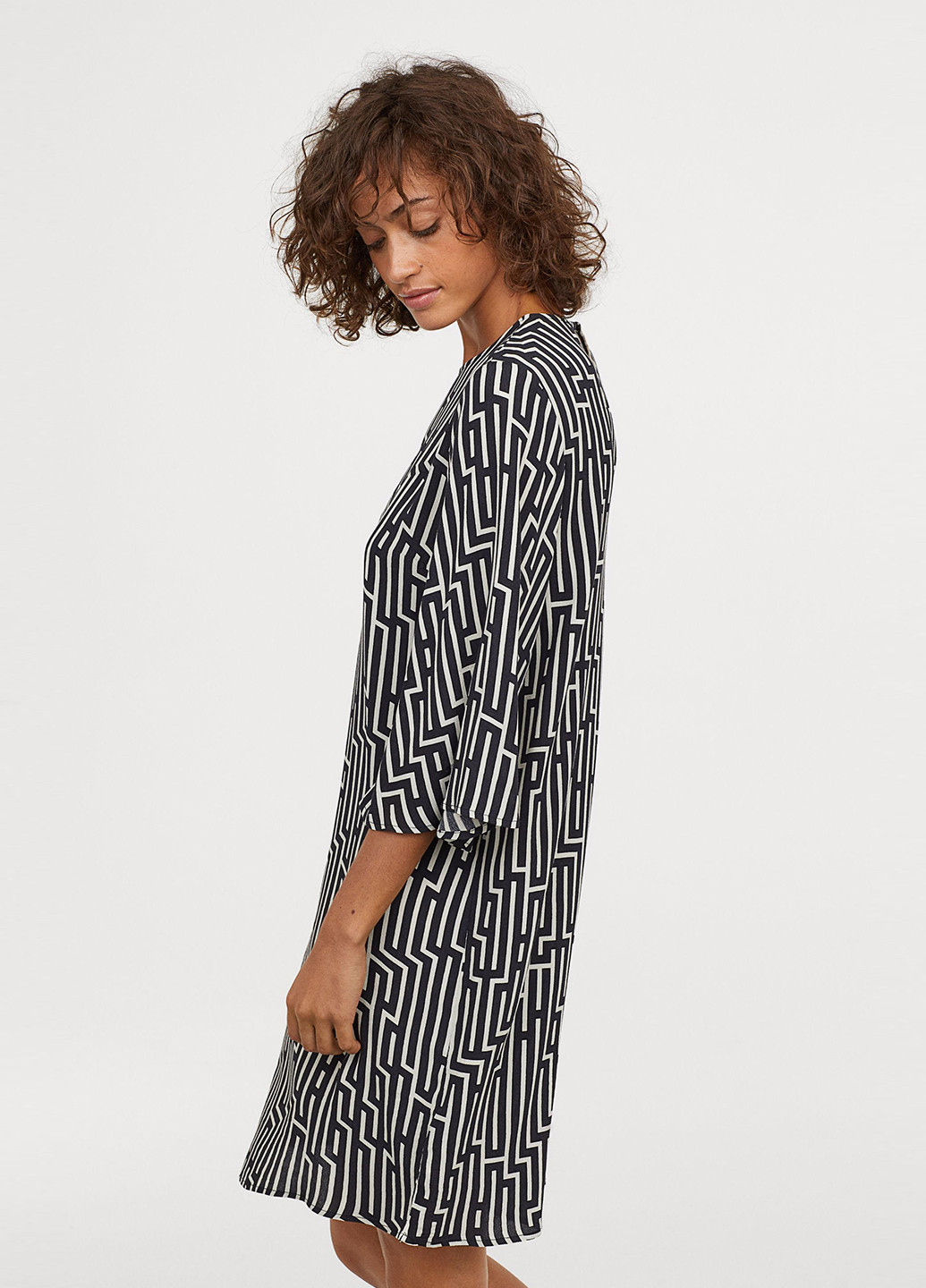 Черно-белое кэжуал платье оверсайз H&M с геометрическим узором