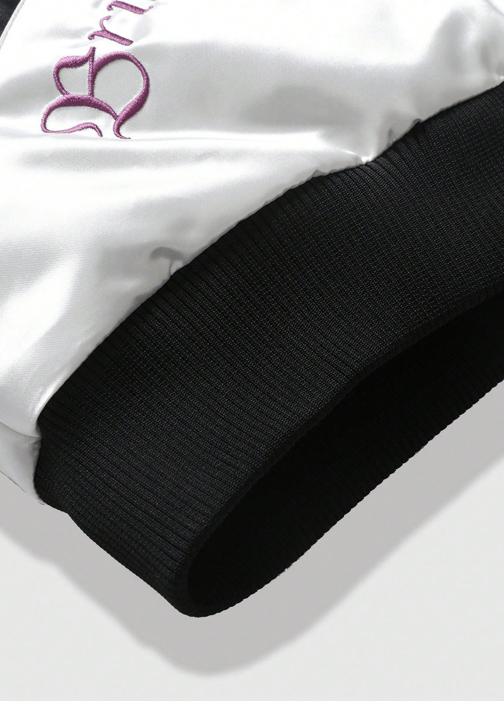 Чорно-біла демісезонна куртка байкерська SHEIN