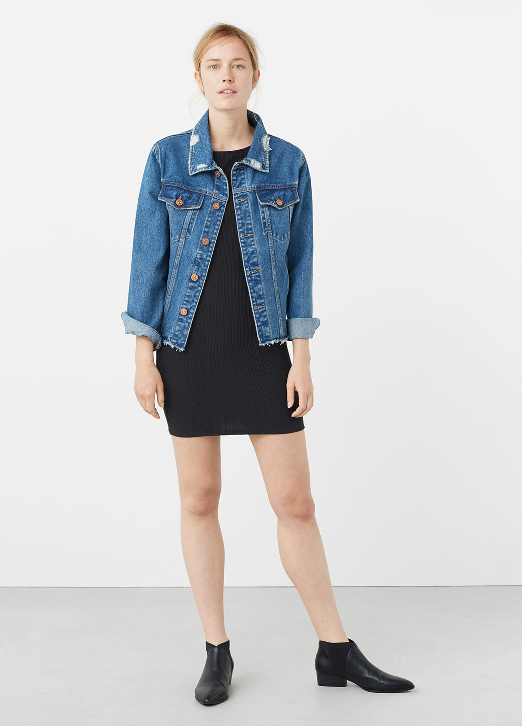 Чорна кежуал сукня Mango однотонна