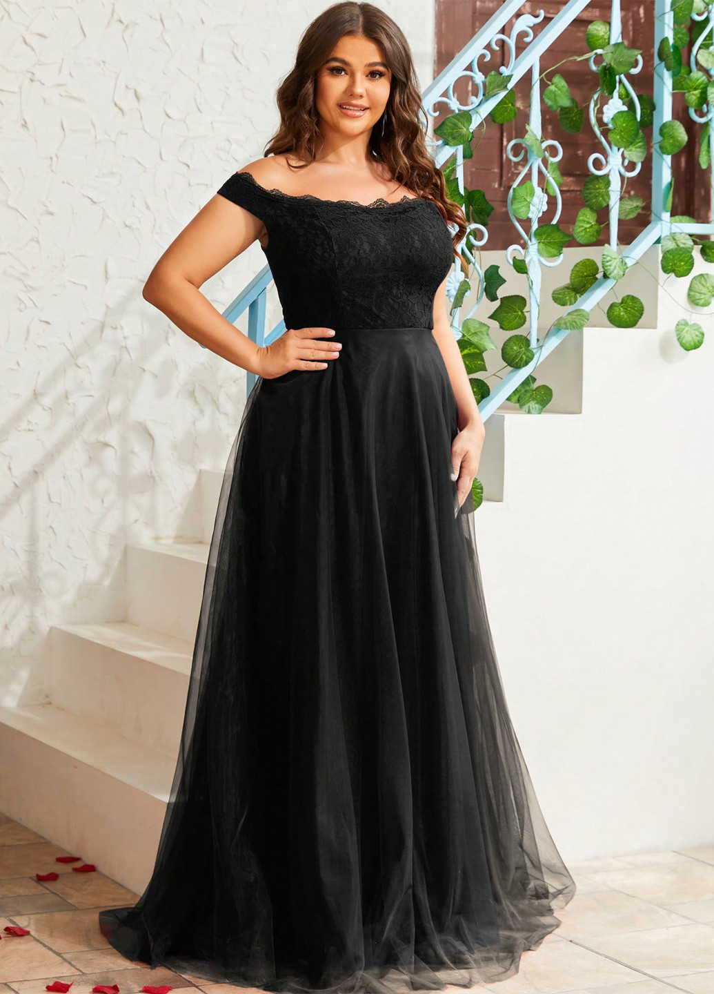 Чорна вечірня сукня з відкритими плечима SHEIN однотонна