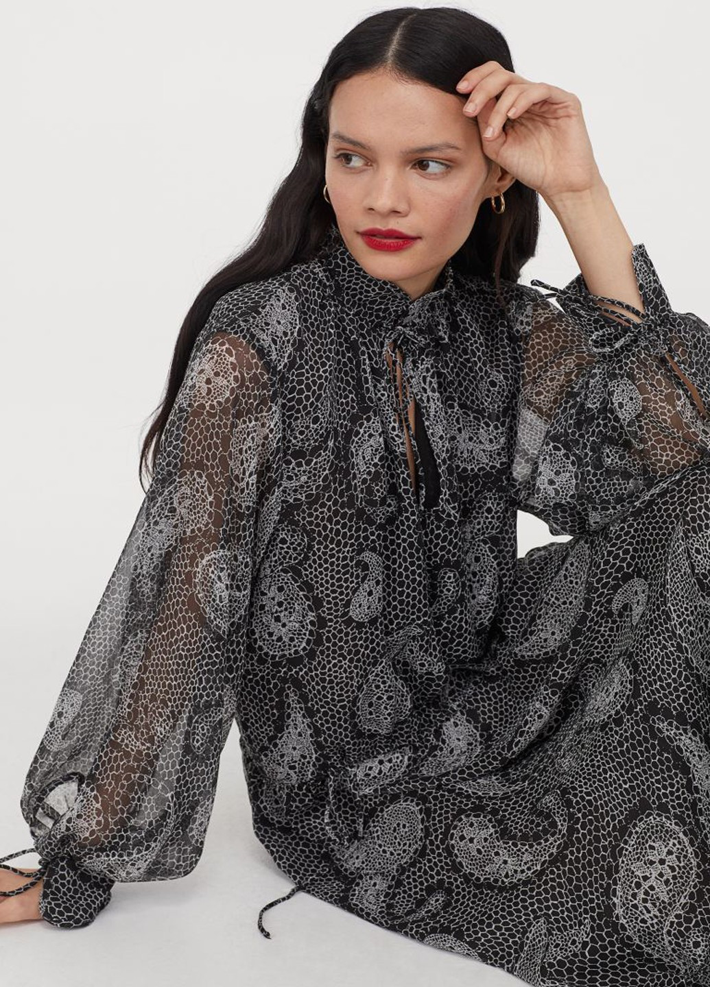 Черное платье H&M однотонное
