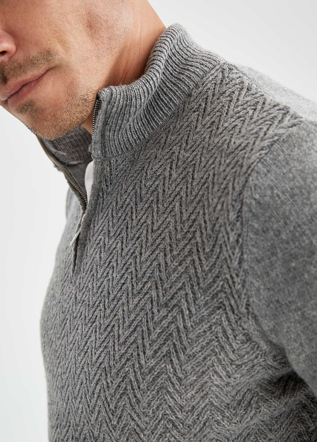 Сірий зимовий светр DeFacto
