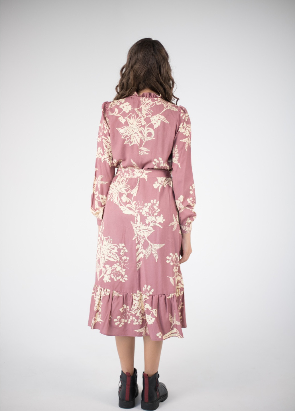 Пудровое кэжуал платье из штапеля колокол BeART с цветочным принтом