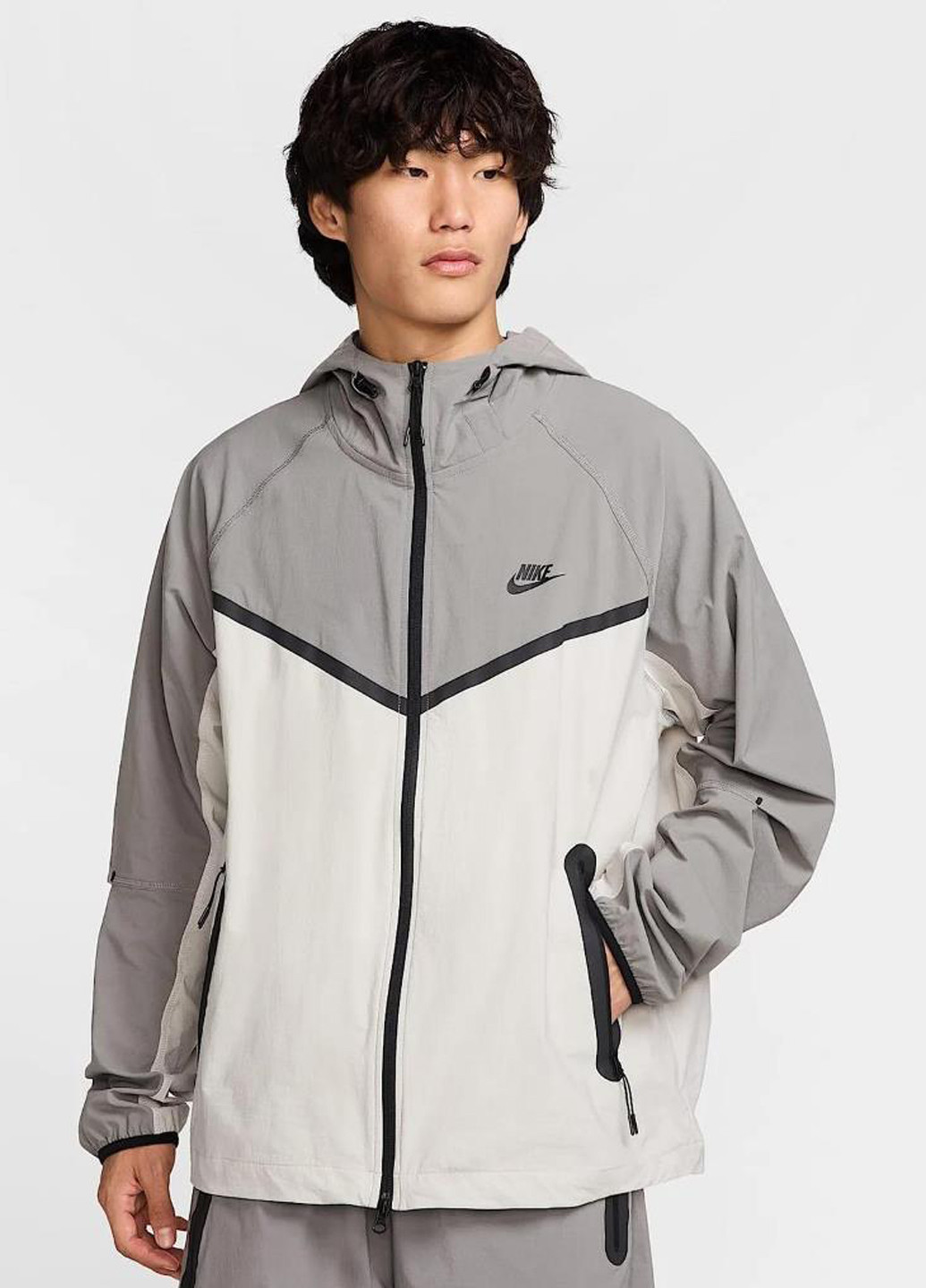 Бежевая демисезонная ветровка Nike Tech Woven Grey
