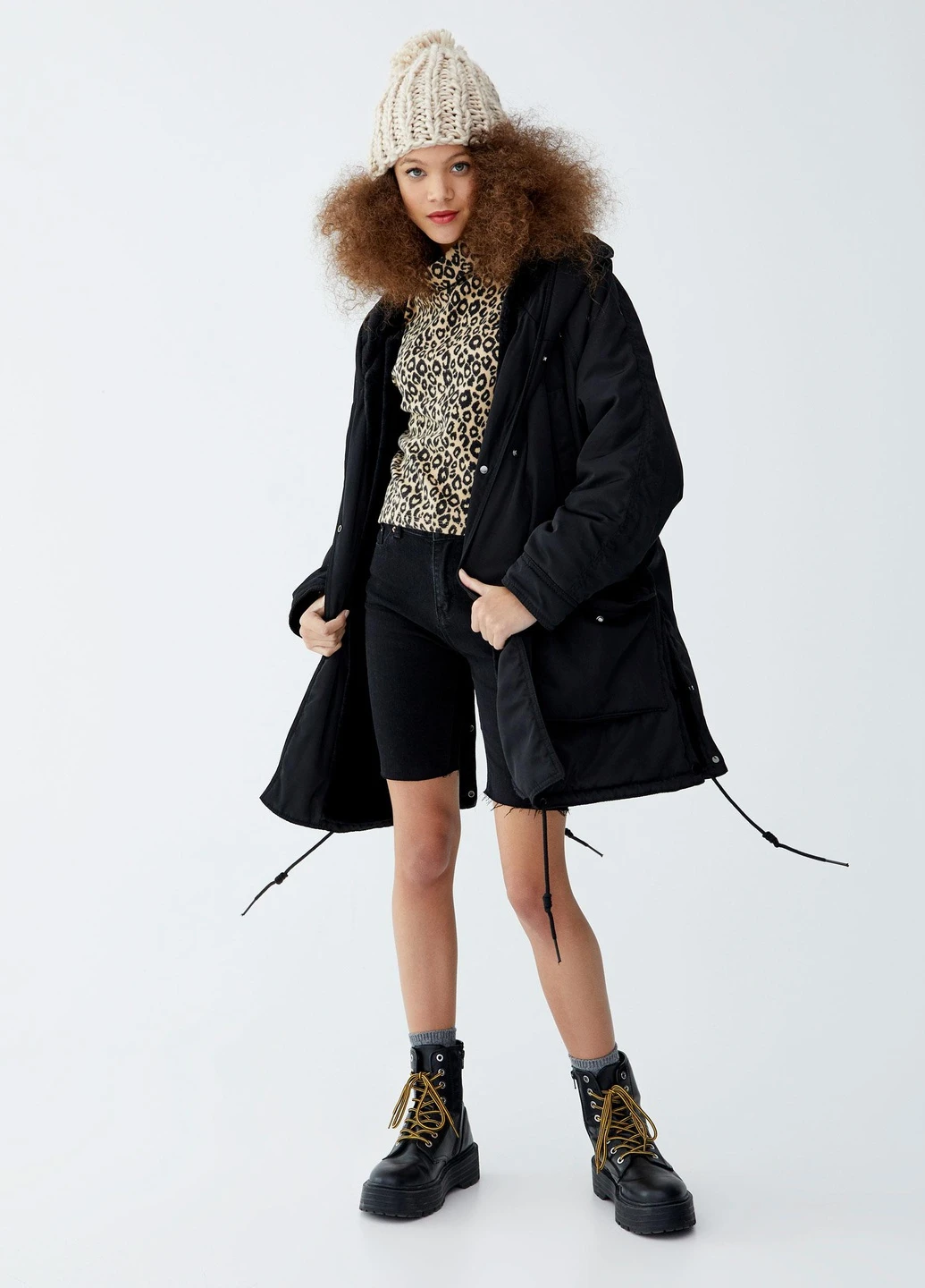 Чорна куртка демісезон,чорний, Pull & Bear